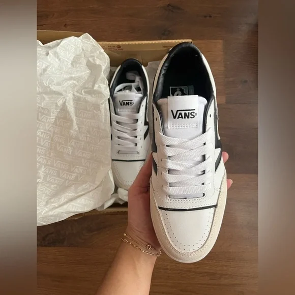 NWT Vans Lowland Cc Jump R Court True White/Black - Serio Collection - Picture 10 of 11